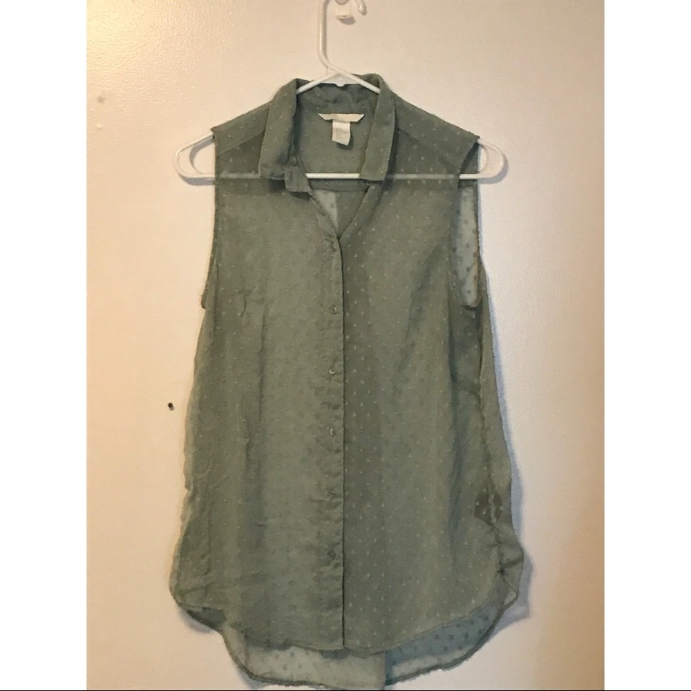 Light sage green button up sheer and sleeveless